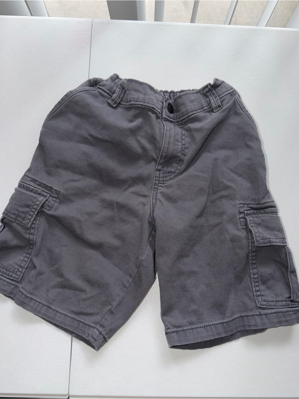 Boys Gray Husky cargo shorts with adjustable waistband, size 10H T0132